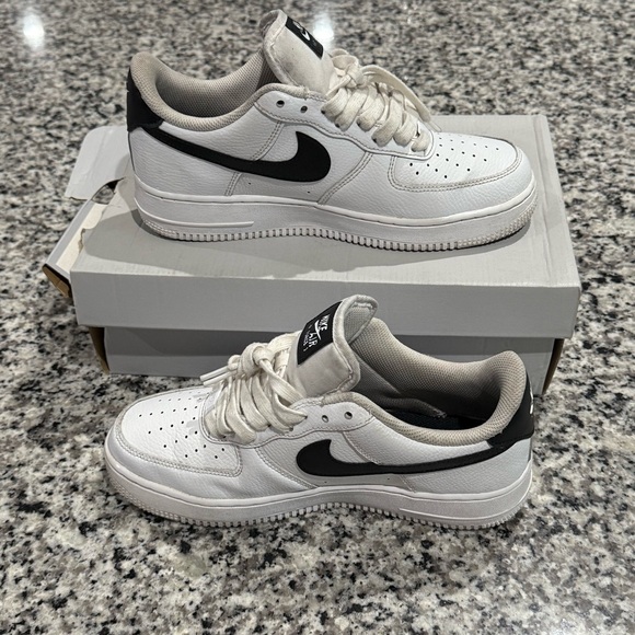 Nike Air Force 1 Low '07
White Black (Women's) - Picture 1 of 9